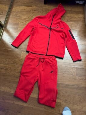 Nike Men's Red XL Zip-Up Hoodie Sweater L Bottoms